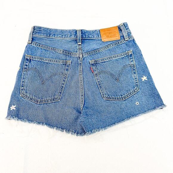 Levi's Ribcage Blue Denim Jean Shorts Embroidered Daisies Size 29 - Picture 2 of 6